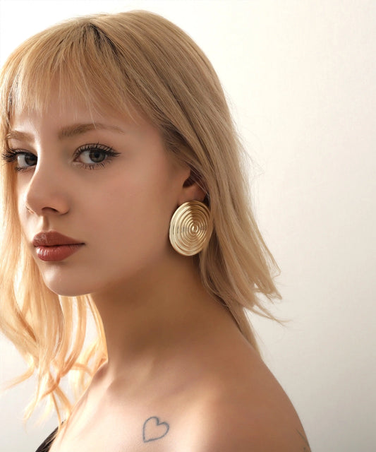 Spiral Dokulu Yuvarlak Altın Kaplama Küpe