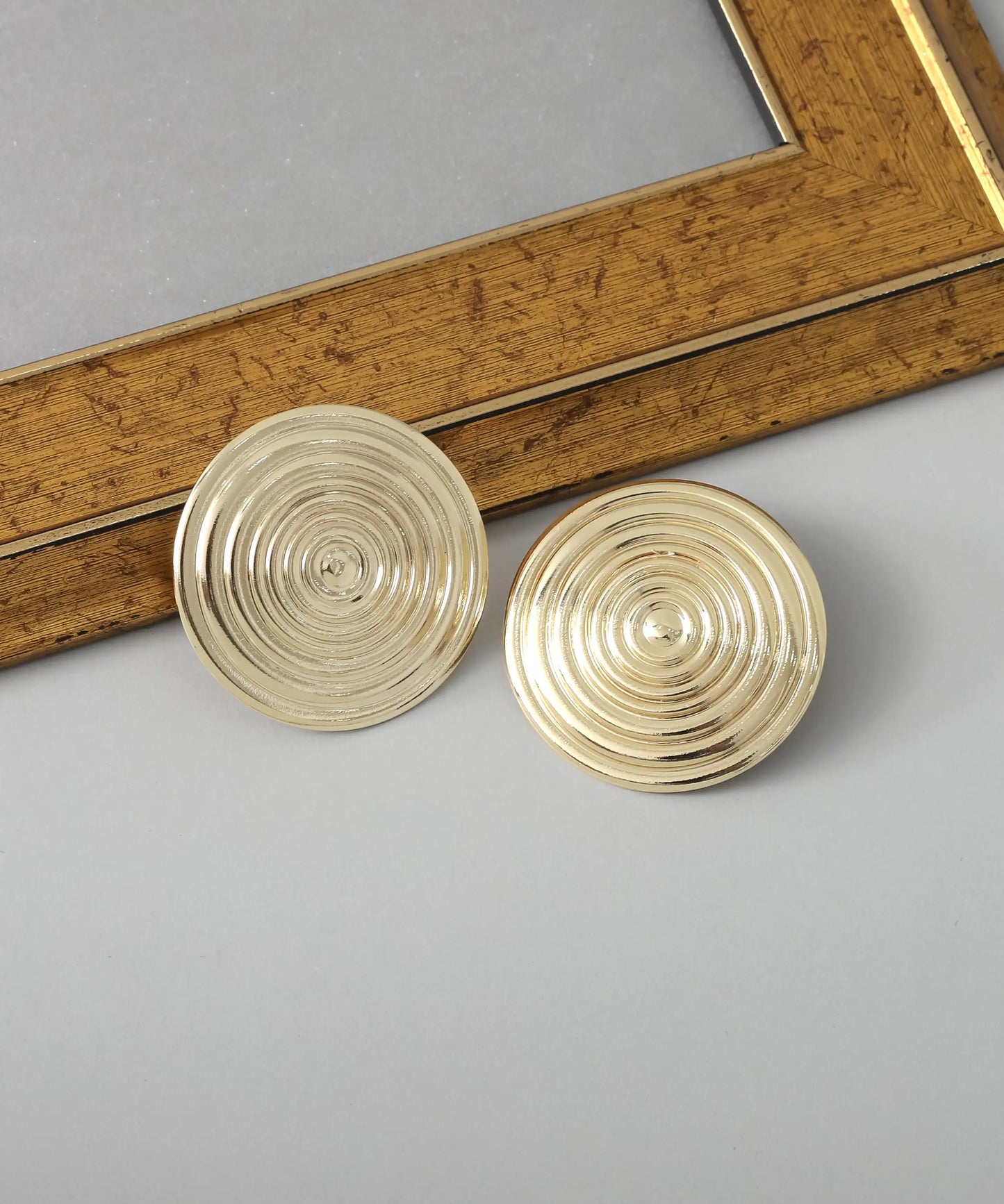 Spiral Dokulu Yuvarlak Altın Kaplama Küpe