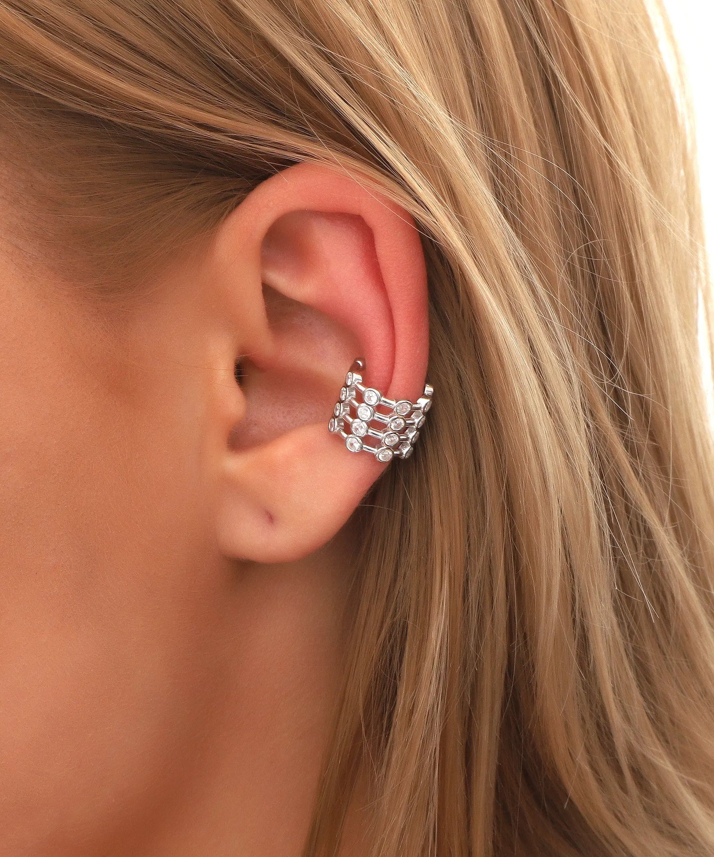 Minimal Taş Detaylı Gümüş Kıkırdak Küpe