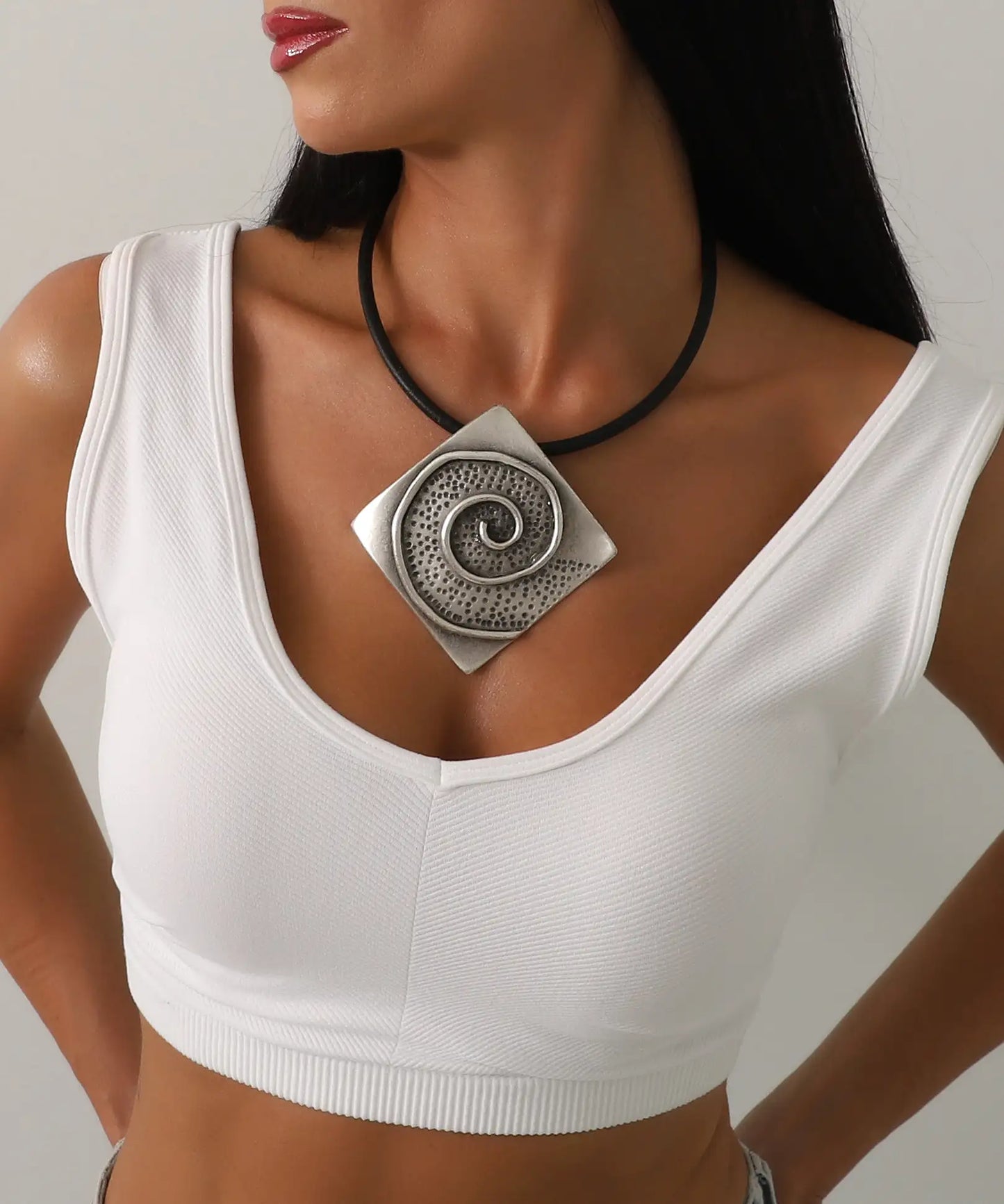 Sanatsal Tasarım Deri Detaylı Gümüş Kaplama Kolye