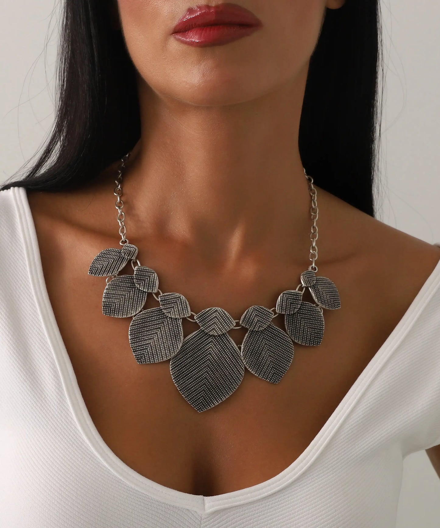 Dokulu Gümüş Kaplama Büyük Yaprak Motifli Kolye