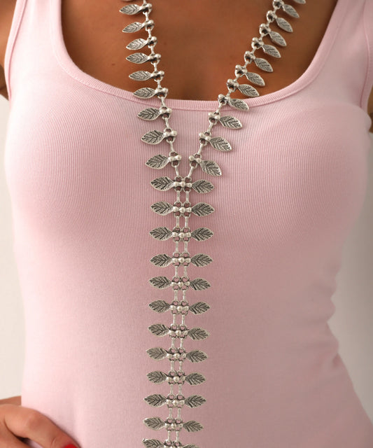 Zarif Uzun Yaprak Detaylı Gümüş Kaplama Kolye