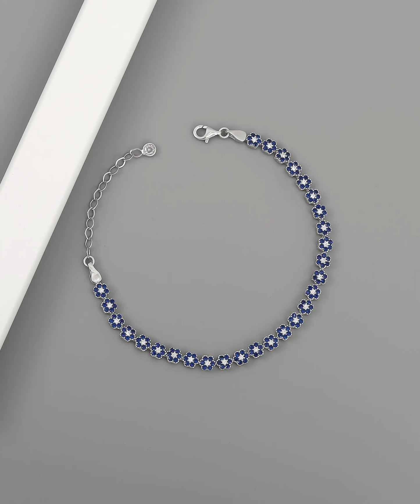 Taş Detaylı Gümüş Çiçek Bileklik