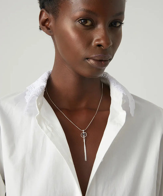 Taş Detaylı Sallantılı Gümüş Kolye