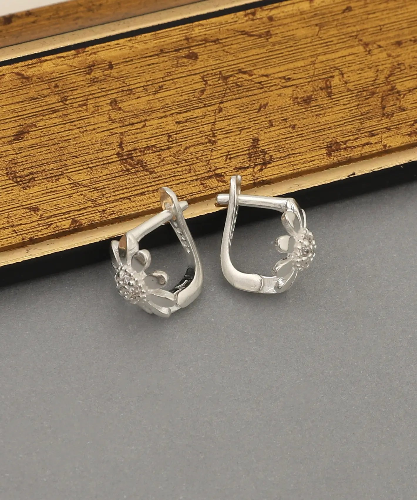 Minimal Çiçek Tasarım Gümüş Küpe