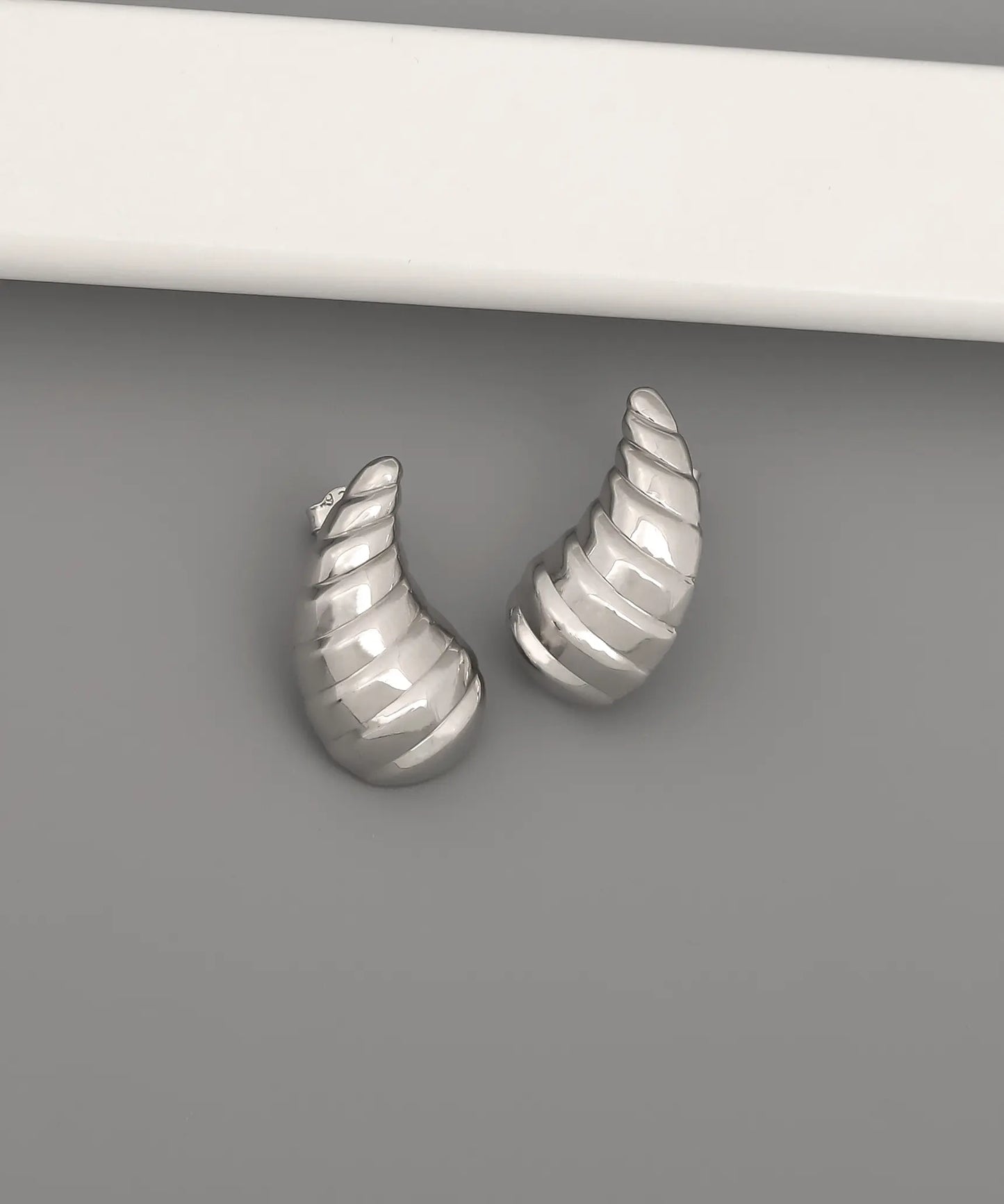 Gümüş Motifli Tasarım Damla Küpe