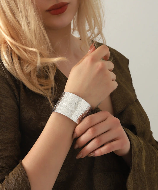 Gümüş Kaplama Motifli Cuff Bileklik