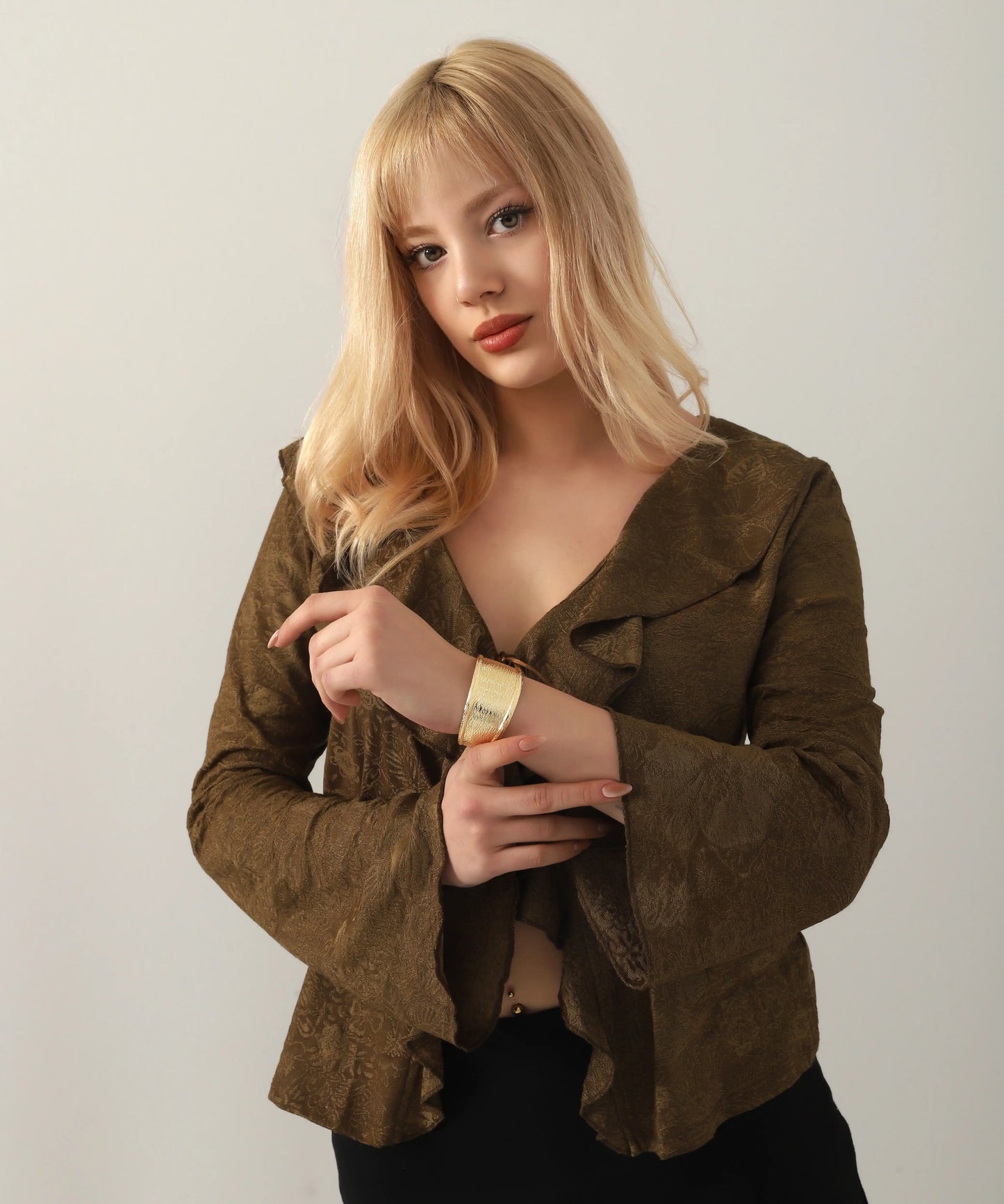 Altın Kaplama Motifli Cuff Bileklik