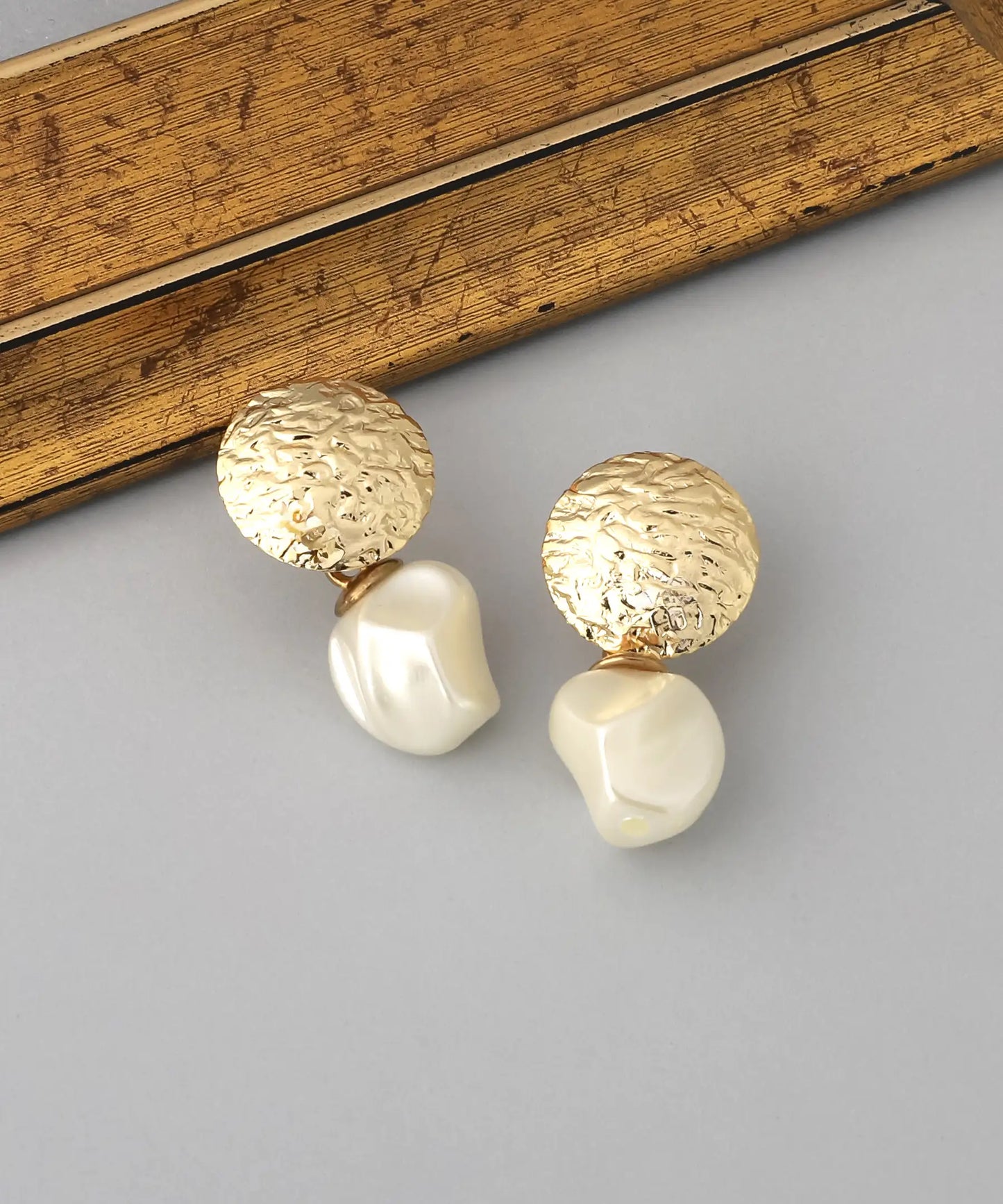 Altın Kaplama Sallantılı İnci Küpe