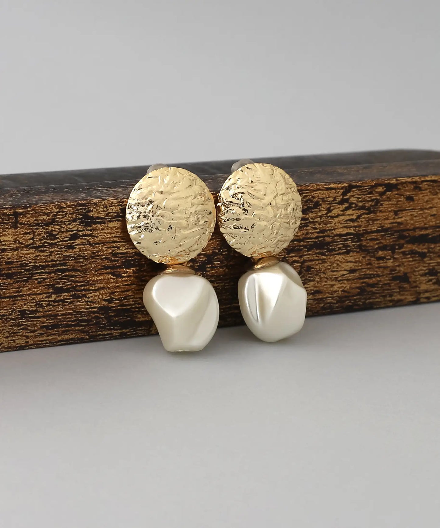 Altın Kaplama Sallantılı İnci Küpe