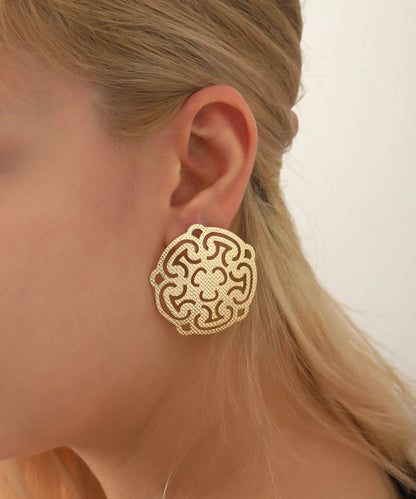 Altın Kaplama Motifli Küpe