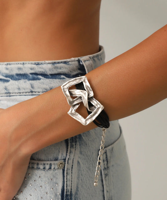 Gümüş Kaplama Asimetrik Kare Detaylı Bileklik
