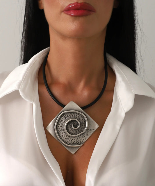 Sanatsal Tasarım Deri Detaylı Gümüş Kaplama Kolye