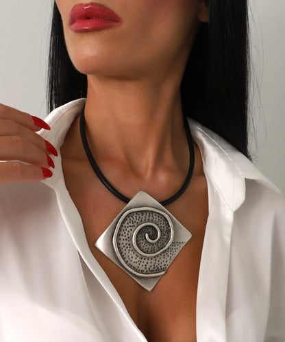 Sanatsal Tasarım Deri Detaylı Gümüş Kaplama Kolye