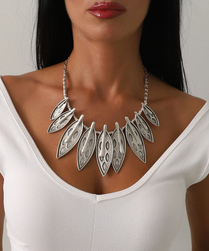 Modern Tasarım Yaprak Detaylı Gümüş Kaplama Kolye