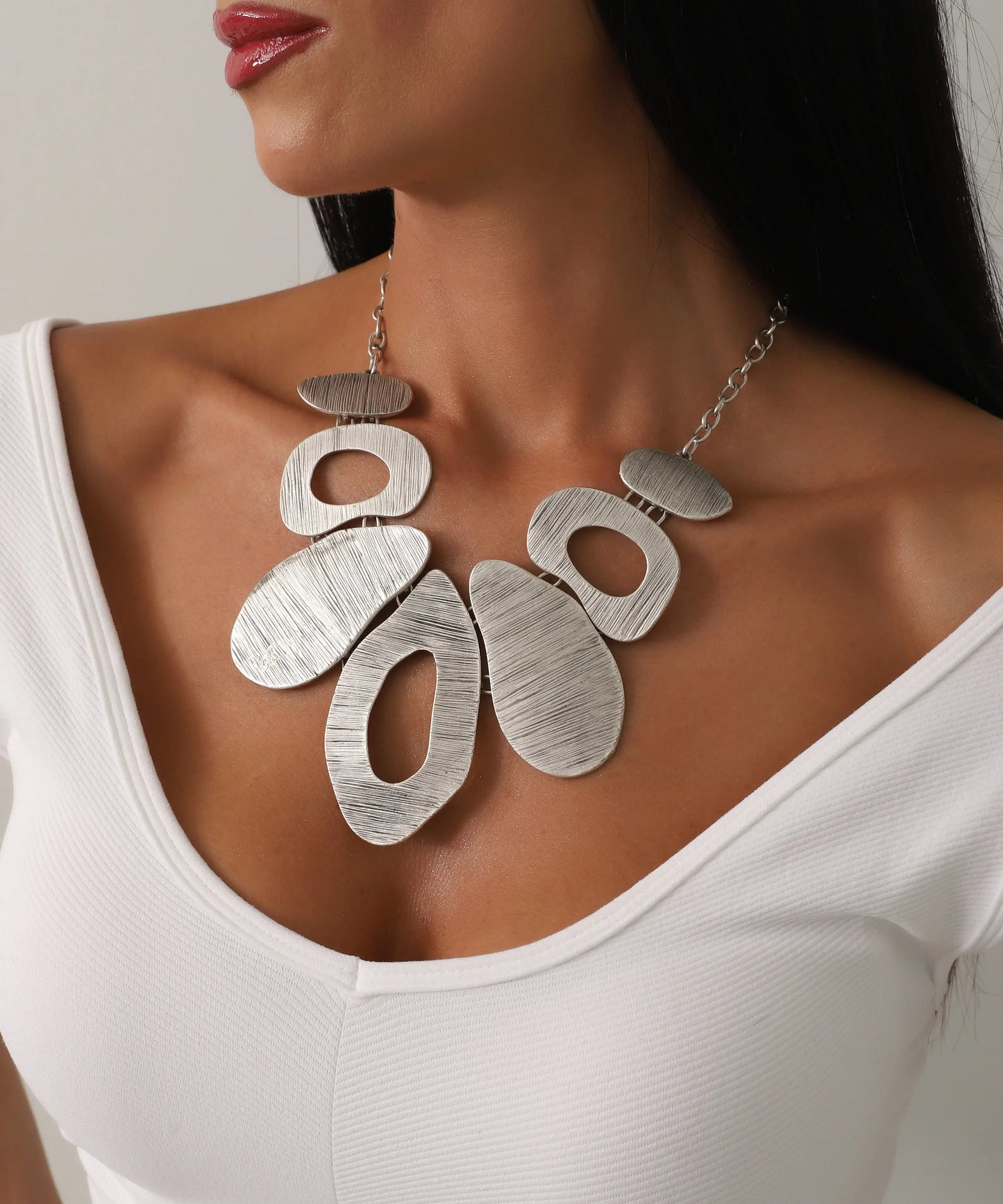 Modern Sanatsal Detaylı Gümüş Kaplama Kolye