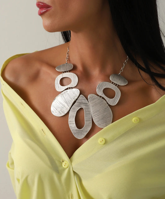 Modern Sanatsal Detaylı Gümüş Kaplama Kolye