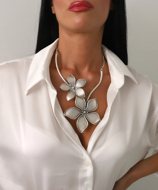 Çiçek Motifli Zarif Gümüş Kaplama Kolye