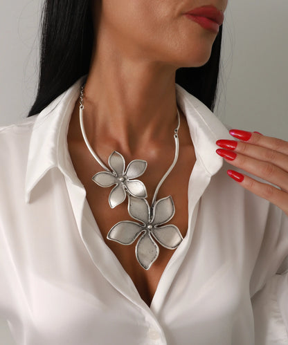 Çiçek Motifli Zarif Gümüş Kaplama Kolye
