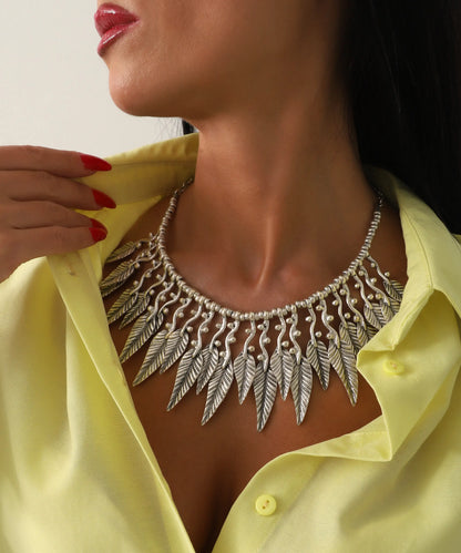 Yaprak Detaylı Gümüş Kaplama Kolye