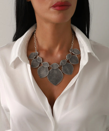 Dokulu Gümüş Kaplama Büyük Yaprak Motifli Kolye