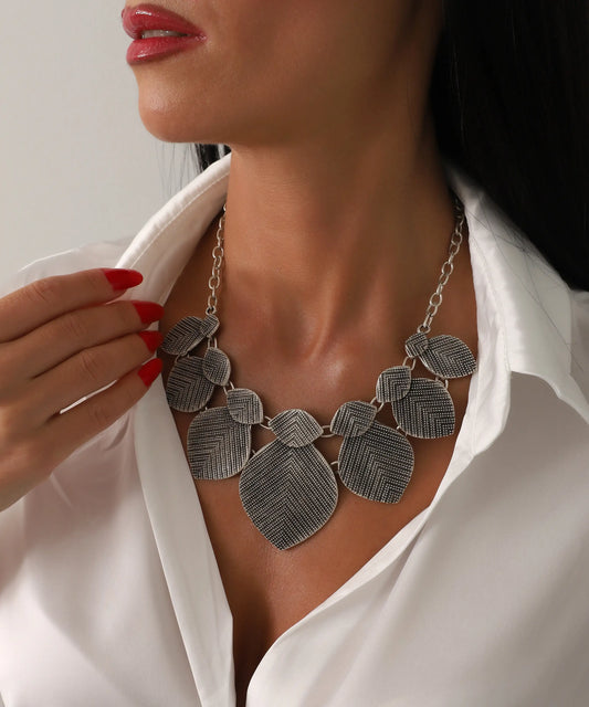 Dokulu Gümüş Kaplama Büyük Yaprak Motifli Kolye