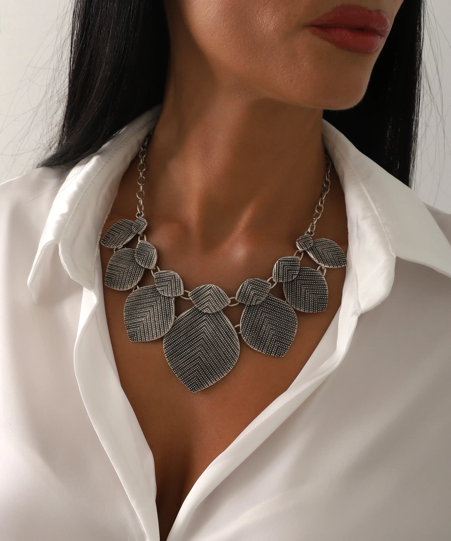 Dokulu Gümüş Kaplama Büyük Yaprak Motifli Kolye