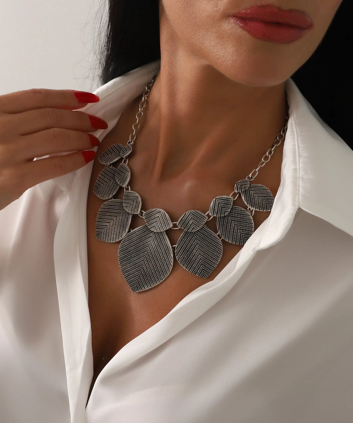 Dokulu Gümüş Kaplama Büyük Yaprak Motifli Kolye