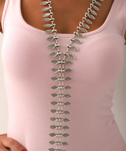 Zarif Uzun Yaprak Detaylı Gümüş Kaplama Kolye