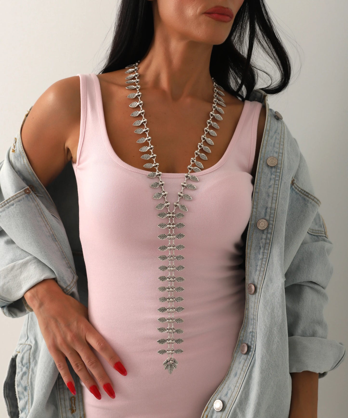 Zarif Uzun Yaprak Detaylı Gümüş Kaplama Kolye