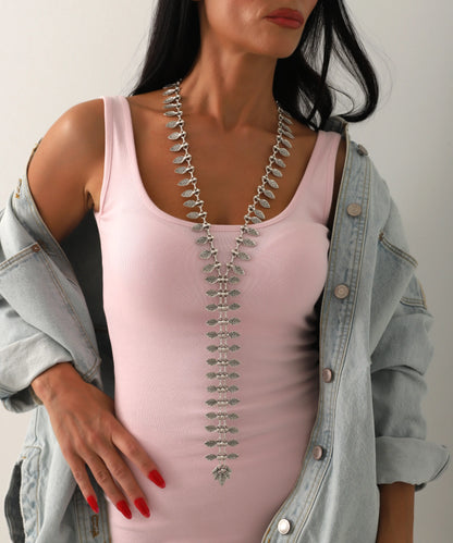 Zarif Uzun Yaprak Detaylı Gümüş Kaplama Kolye