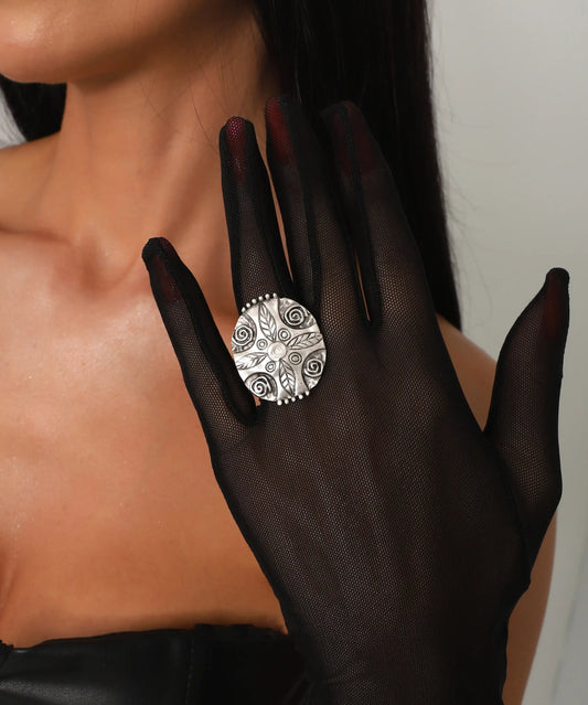 Antik Desenli Gümüş Kaplama Büyük Yüzük