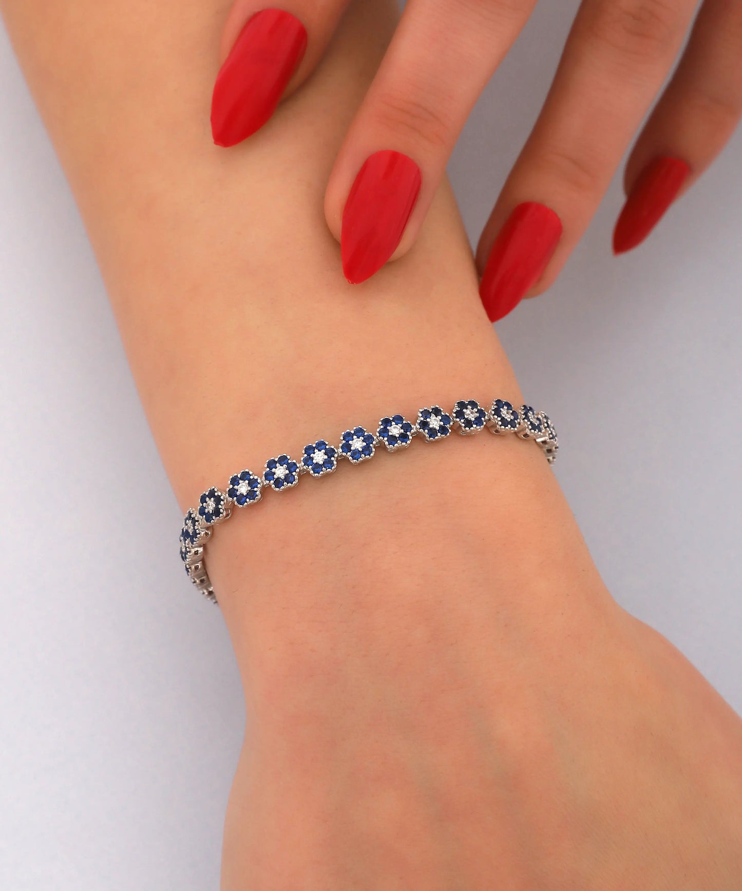 Taş Detaylı Gümüş Çiçek Bileklik