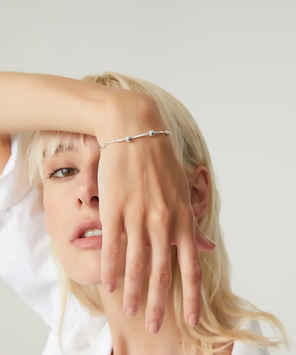 Top Detaylı Gümüş Bileklik