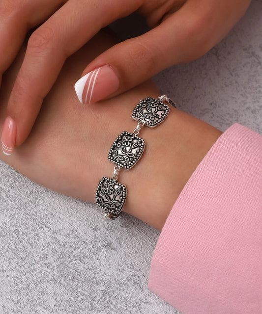 Çiçek Motifli Gümüş Bileklik