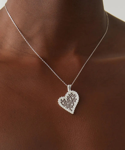 Taş Detaylı Gümüş Kalp Kolye