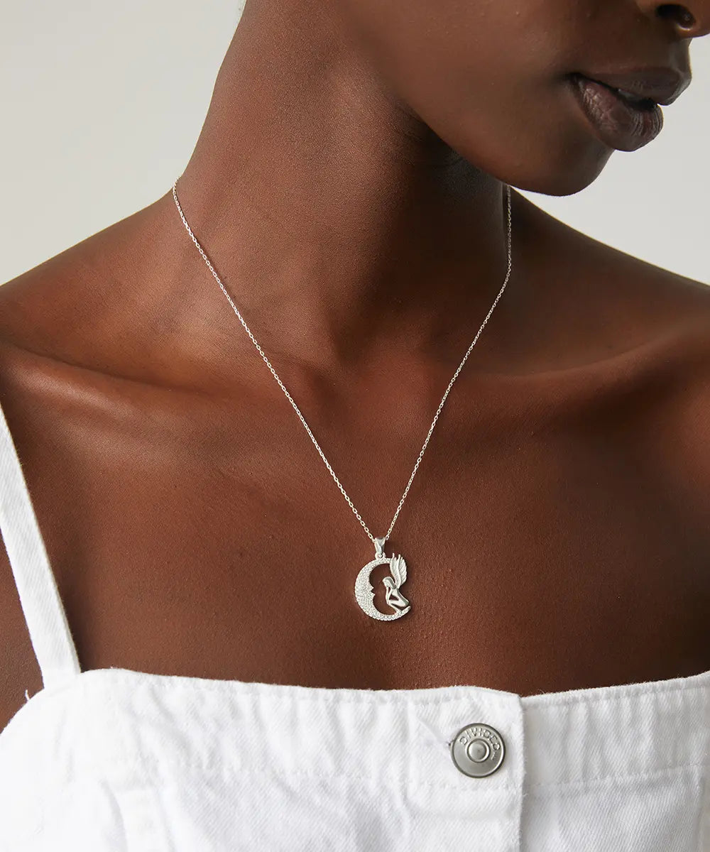 Işıltılı Ay ve Melek Motifli Gümüş Kolye