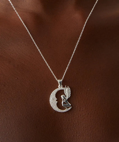 Işıltılı Ay ve Melek Motifli Gümüş Kolye