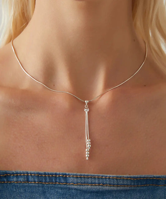 Top Detaylı Sallantılı Gümüş Kolye