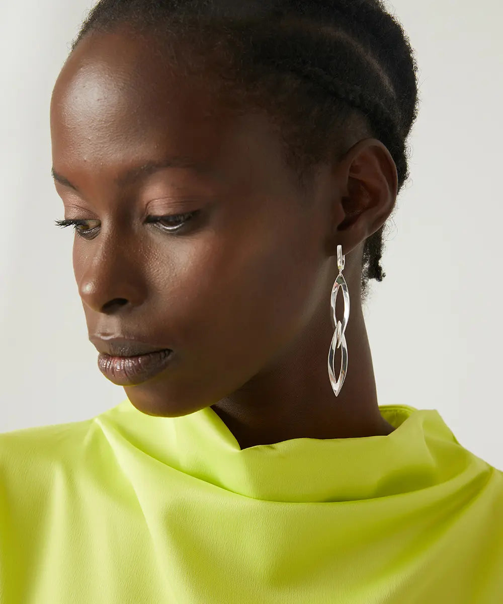 Zarif Kıvrımlı Tasarım Gümüş Küpe