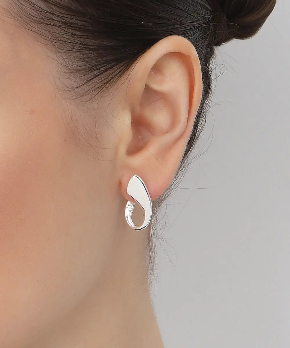 Asimetrik Damla Tasarım Gümüş Küpe