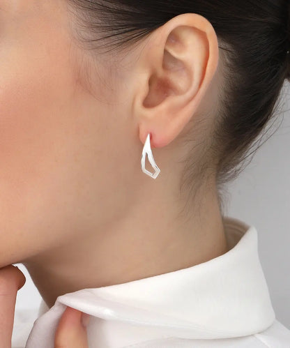 Minimal Üçgen Kesim Modern Gümüş Küpe