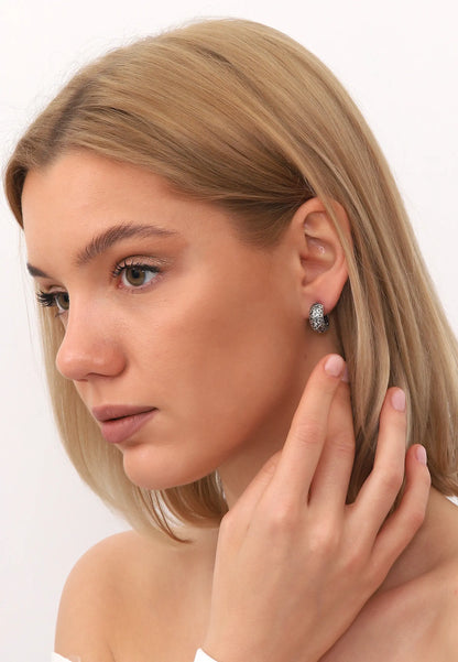 Minimal Dokulu Gümüş Halka Küpe