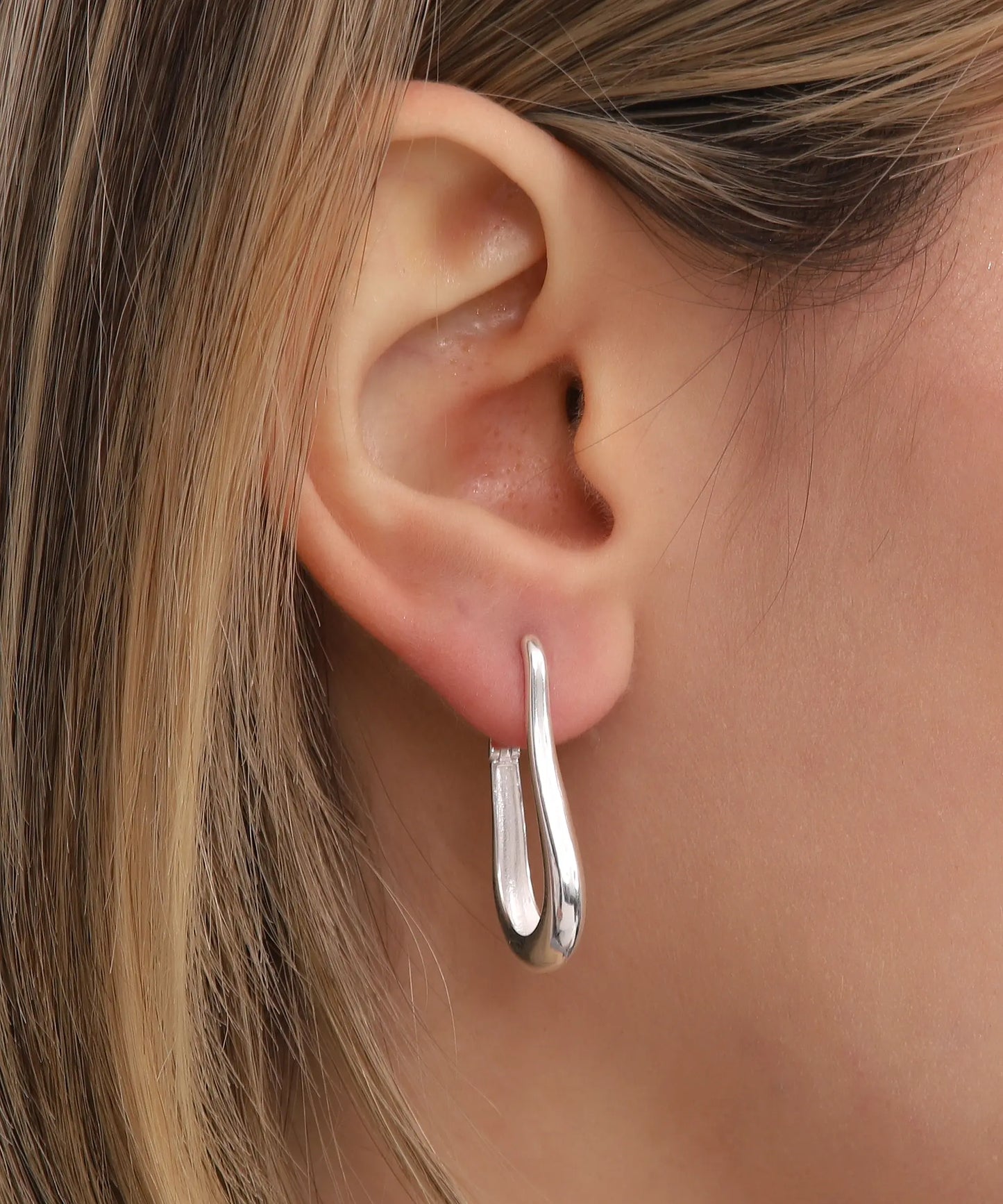 Modern Tasarımlı Gümüş Küpe