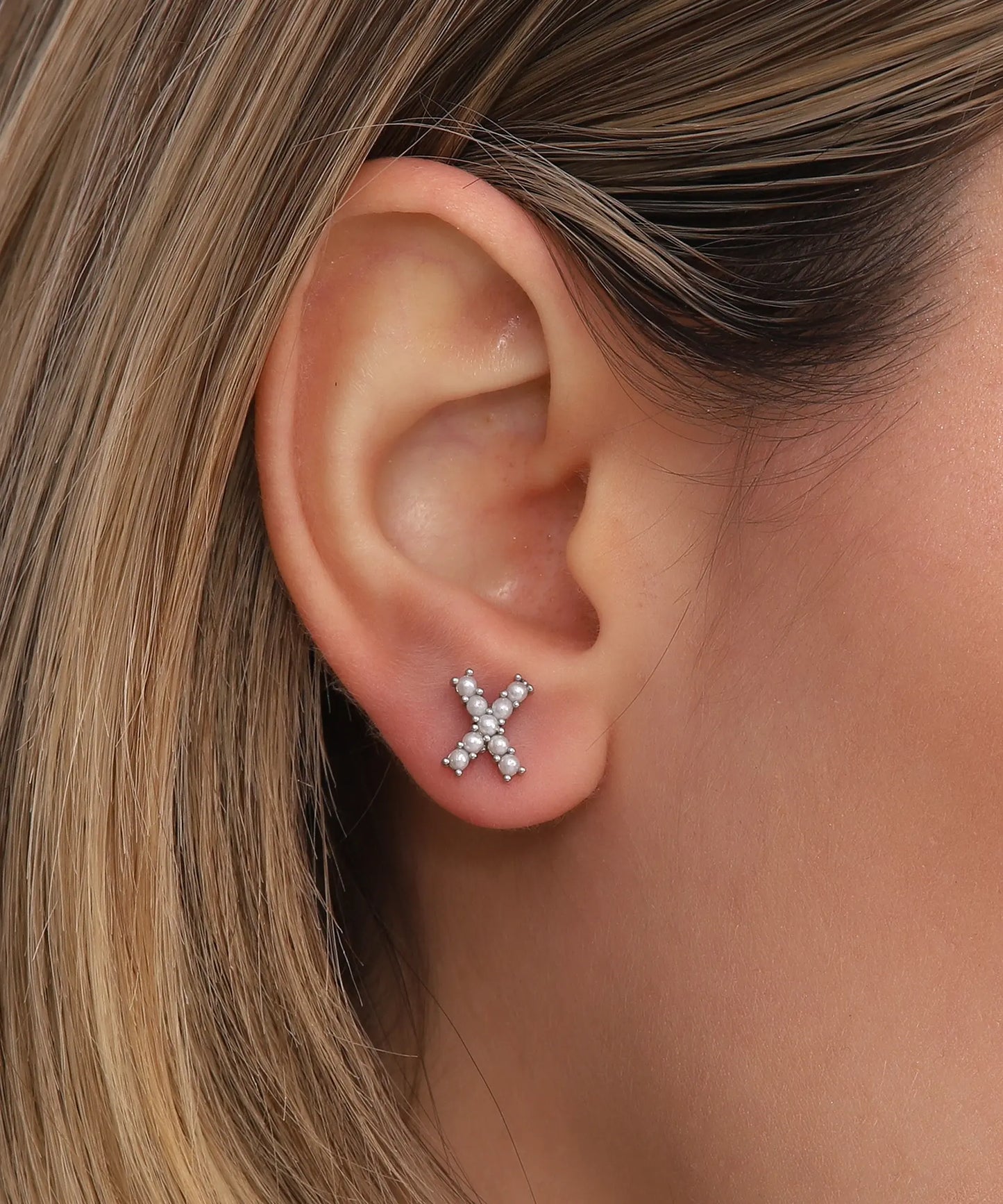 Zarif İnci İşlemeli Mini Çarpı Gümüş Küpe