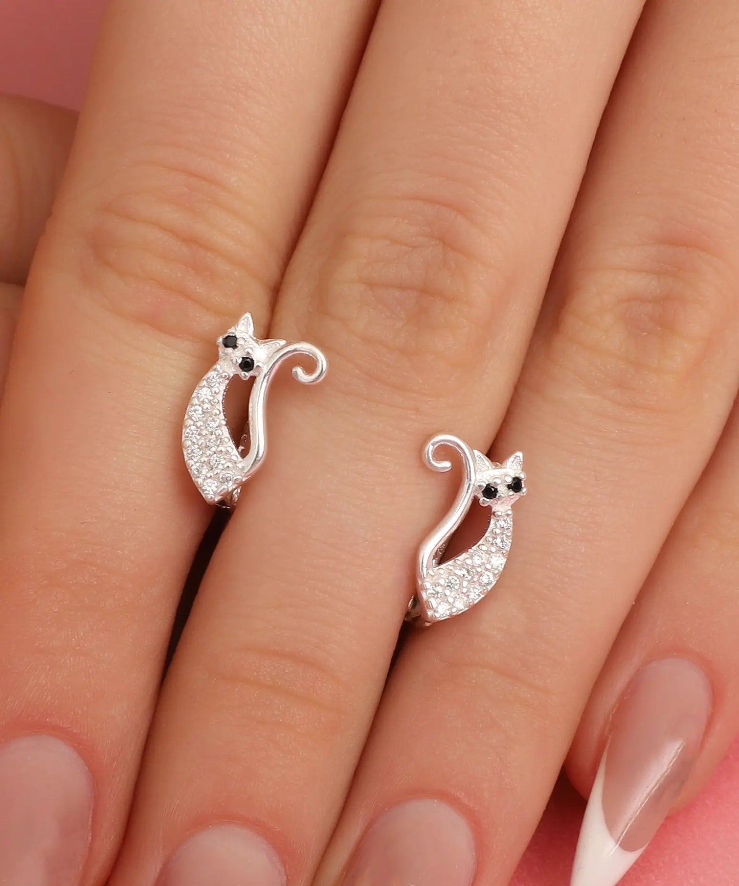 Gümüş Taşlı Minimal Kedi Küpe