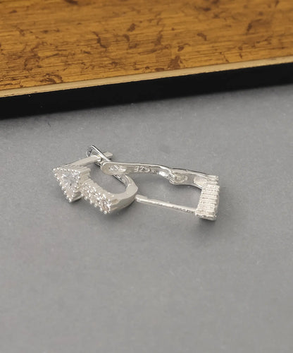 Taşlı Minimal Ok Tasarım Gümüş Küpe