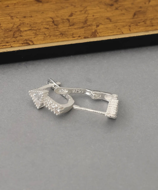 Taşlı Minimal Ok Tasarım Gümüş Küpe