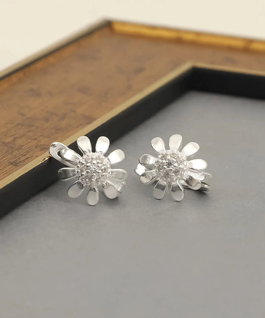 Minimal Çiçek Tasarım Gümüş Küpe