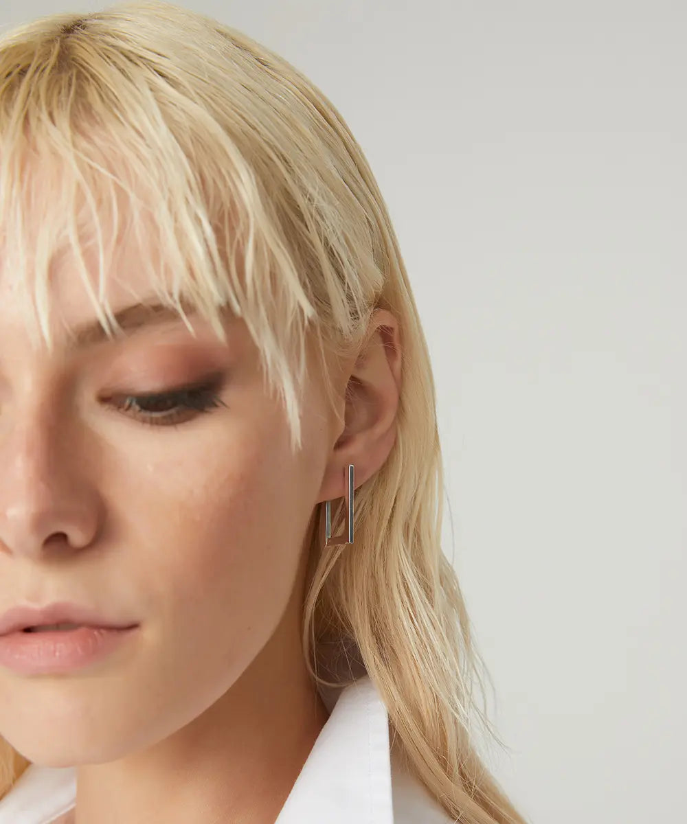 Dikdörtgen Tasarımlı Gümüş Küpe